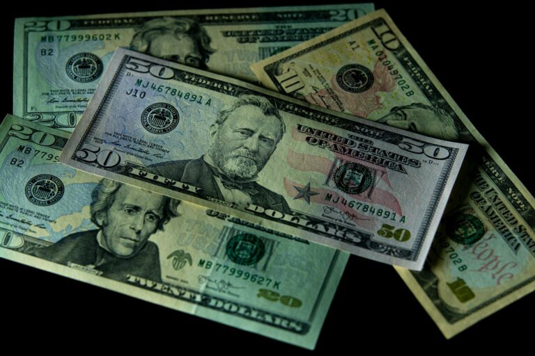 **Historic Honors: Trump’s Signature to Grace U.S. Dollar Bills**